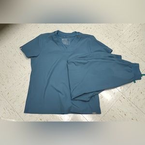 COPY - Women Figs Scrub set